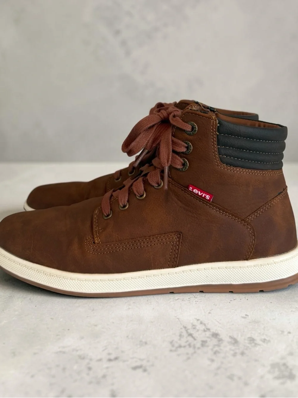 Levi's Men's Brown High-Top Sneakers / Boots - Size 8